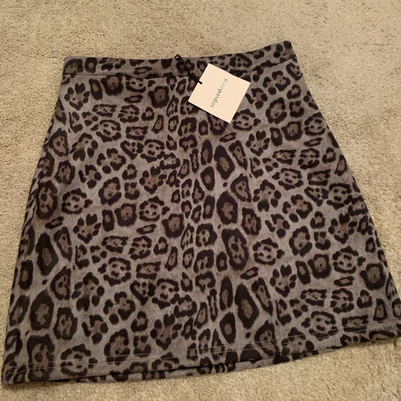 Superdown Cheetah/Leopard Mini Skirt - Picture 2 of 4